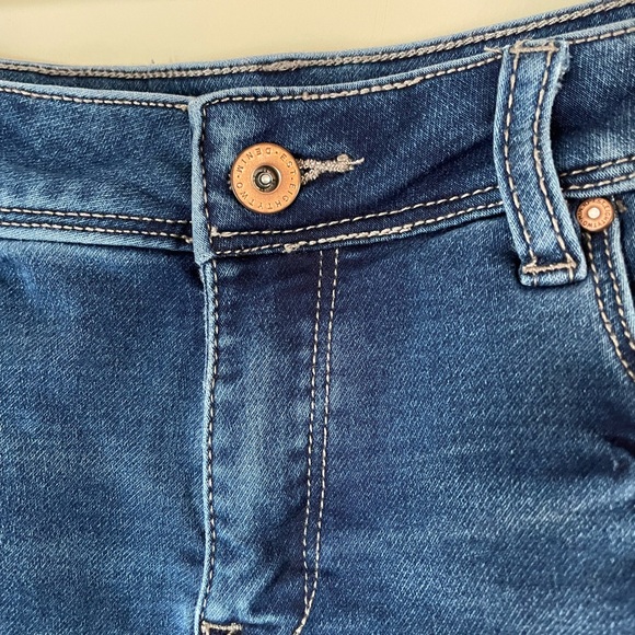 Eighty Two Denim Jean Shorts Medium Wash Size 7 - Picture 2 of 7